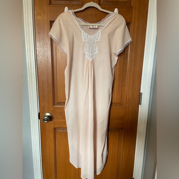 vandermere Other - Elegant Vintage style Pink Nightgown with Lace Trim